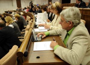 Slovenský parlament přijal odsuzující prohlášení.